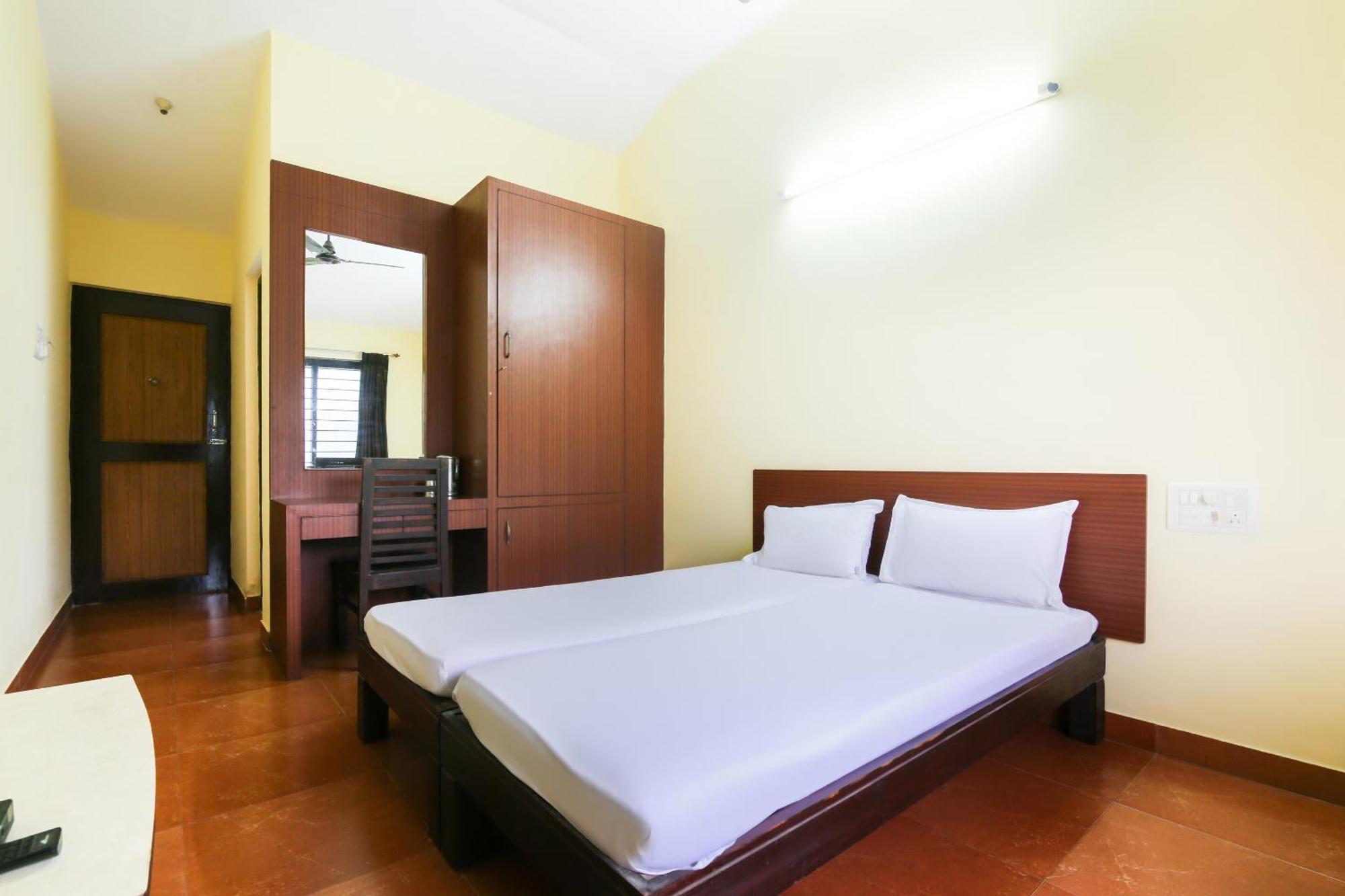 Hotel O Raviraj Classic Cana ภายนอก รูปภาพ